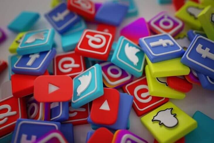 Advantages and Disadvantages of Social Media