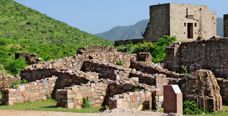 Tourist Places in Alwar - Bhangarwadi Fort